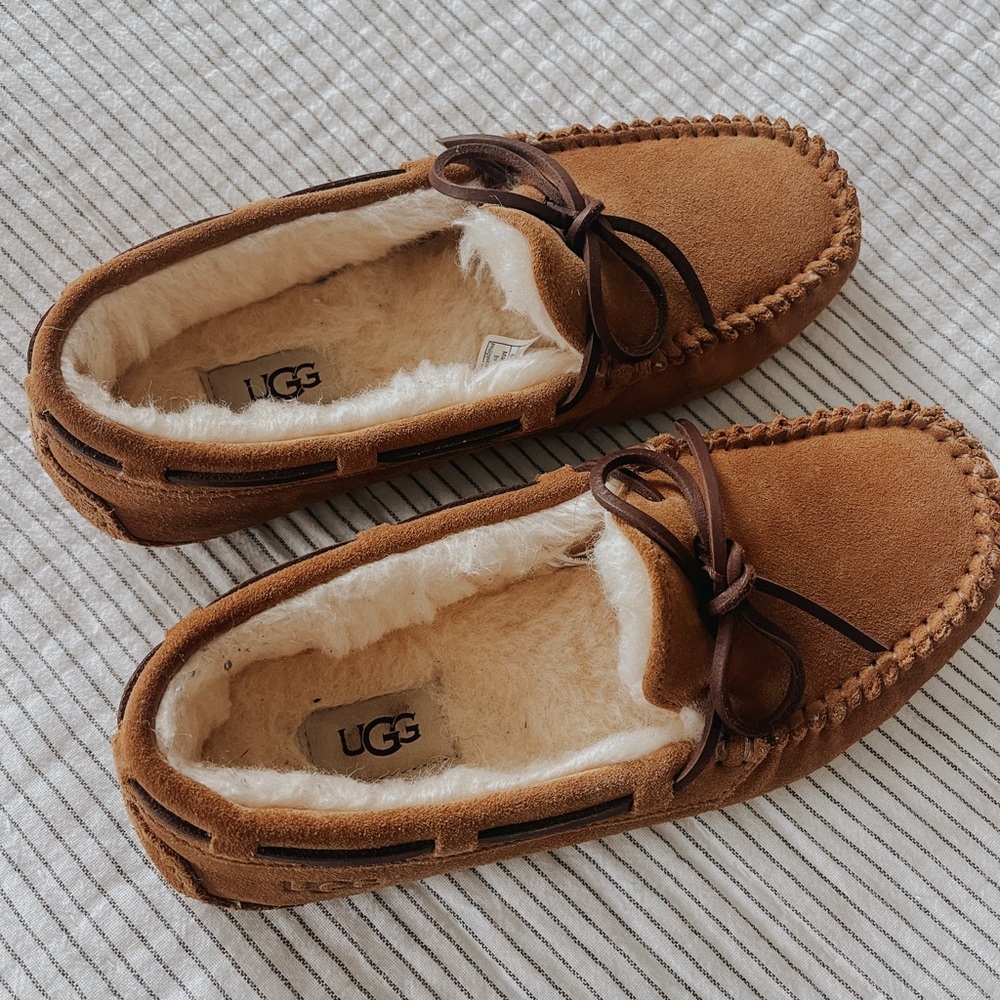 Women’s Uggs Lightly Used Mocasins - Chesnut